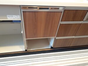 新潟キッチン取付け隊　食洗機前パネルでを楽しむ　施工後